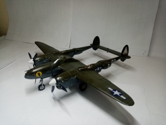 76935 Lockheed P-38 Lightning собранная модель ACADEMY 1/48