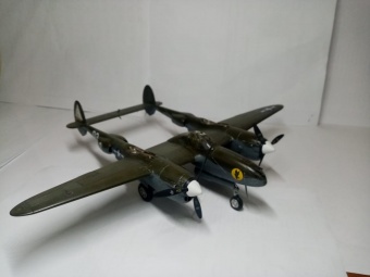 76935 Lockheed P-38 Lightning собранная модель ACADEMY 1/48