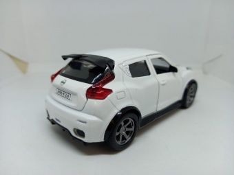 Nissan Juke-r 2.0 1:34  I